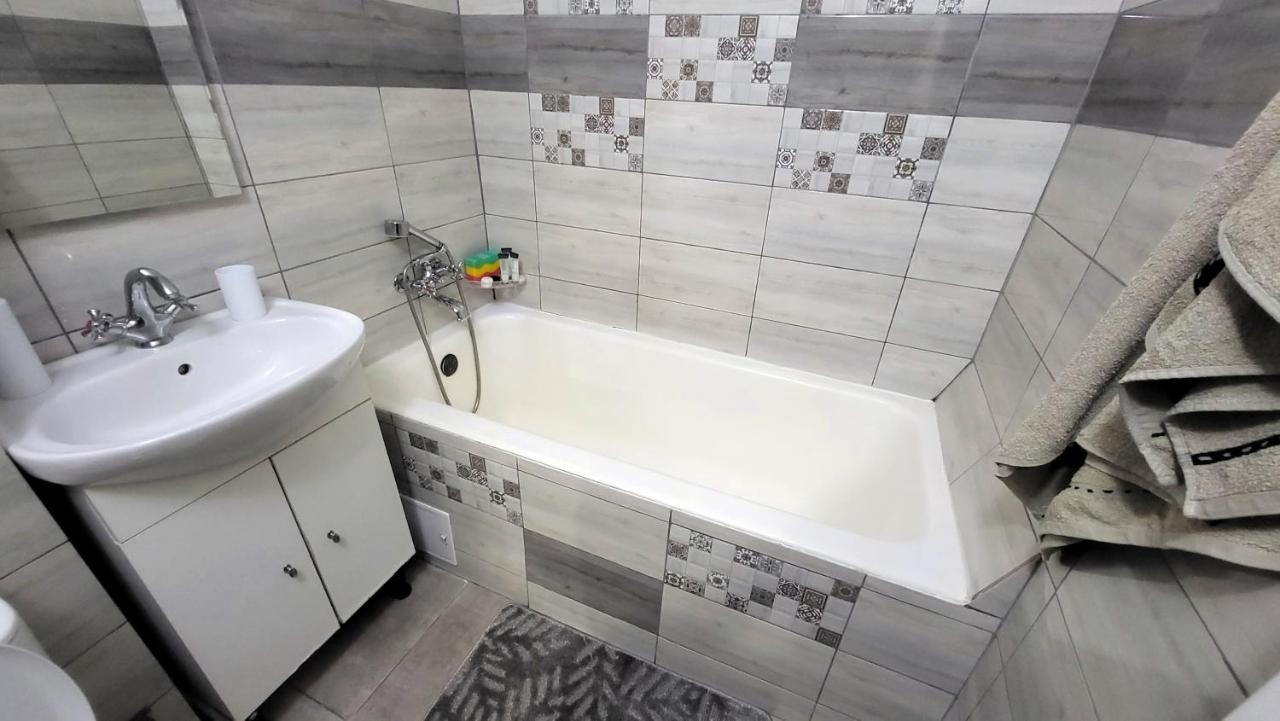 Apartament Navi Onesti Exterior foto